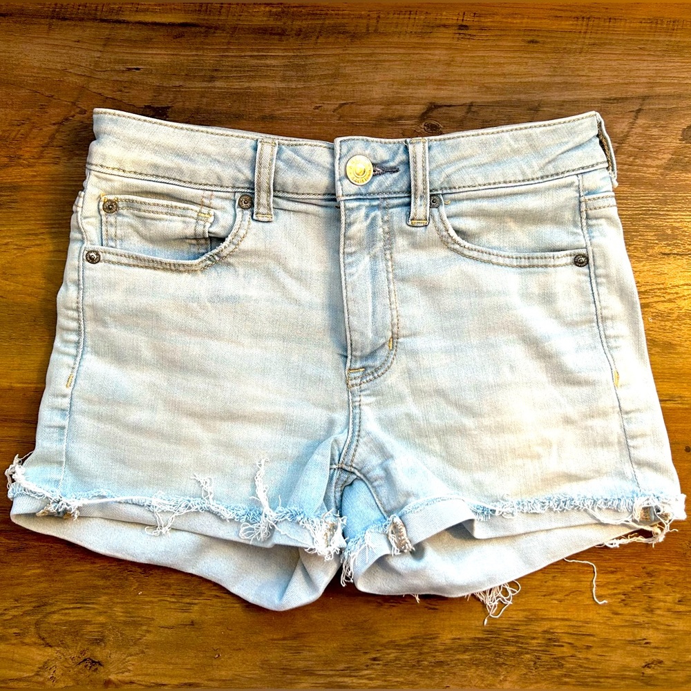 American Eagle light wash jean mom short
